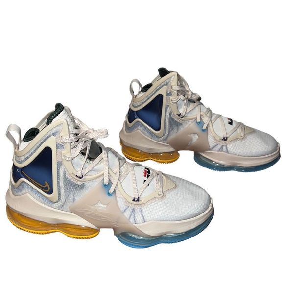 NIB Nike LeBron XIX || Sneakers || Men 10.5 Women 12 - Picture 3 of 12